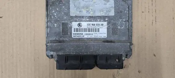 Skoda Fabia Mk1 (6Y) Engine control unit/module 03E906033AB