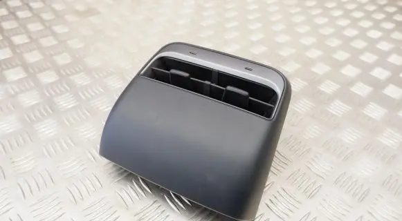 Rear air vent grill