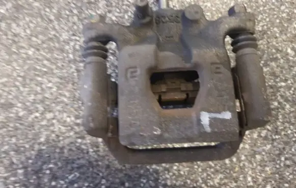 Nissan Juke I F15 Rear brake caliper