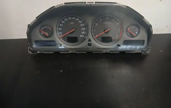Speedometer (instrument cluster)