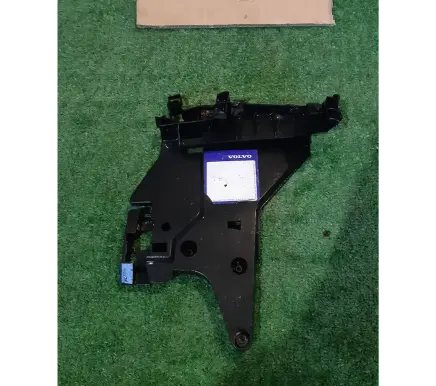 Rear door exterior handle/bracket