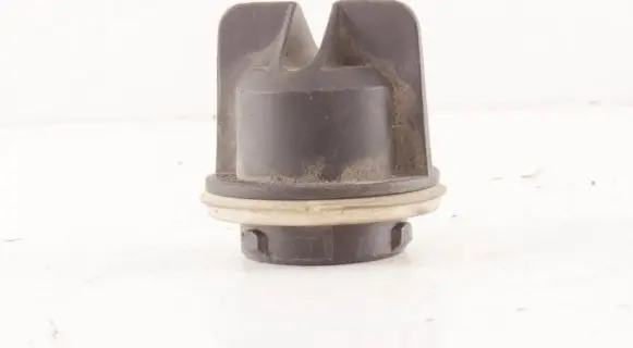 Ford Mondeo Mk III Headlight/headlamp dust cover 1305219106