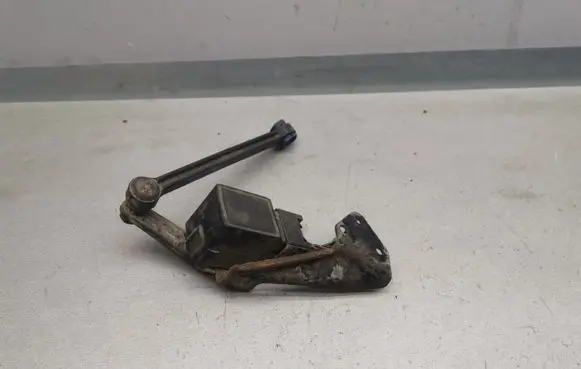 Headlight/headlamp level sensor
