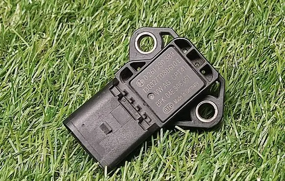Volkswagen Jetta VI Air pressure sensor 04E906051 0261230389