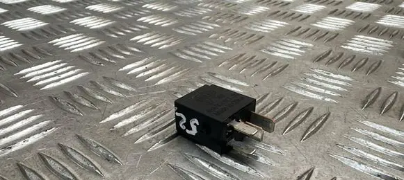 Mercedes-Benz E C207 W207 Other relay 0025421119