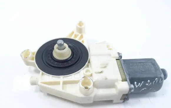 Mercedes-Benz C W204 Front door window regulator motor A2048200242