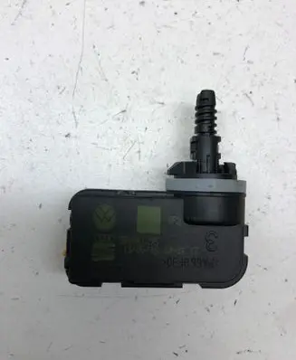 Volkswagen PASSAT B8 Headlight level adjustment motor 5G0941295