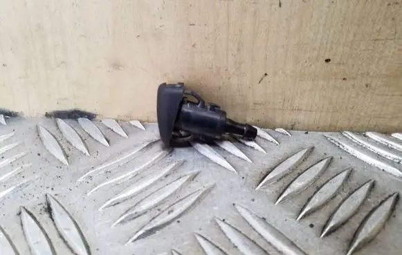 KIA Soul Windshield washer spray nozzle 
