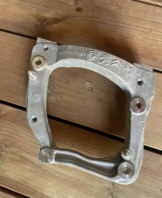 Citroen DS3 A/C compressor mount bracket 9826641380