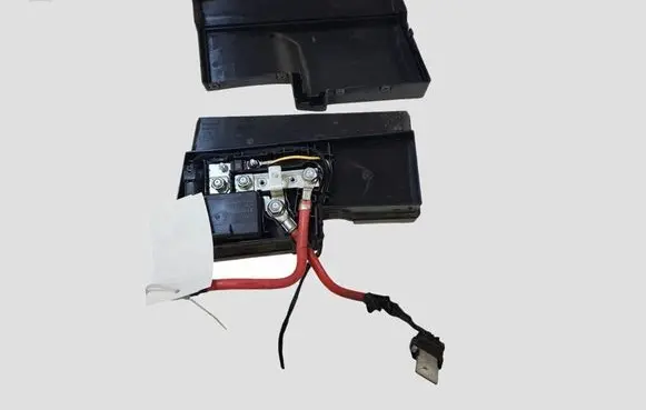 Volvo V40 Cross country Fuse box cover