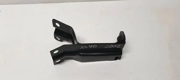 Volvo XC70 Radiator mount bracket XC702042