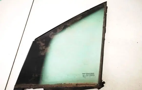 Fiat Ulysse Front door vent window glass four-door 