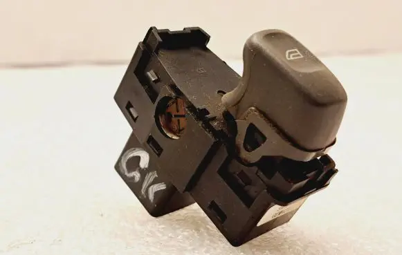 Volvo V70 Electric window control switch 9472275 02W421