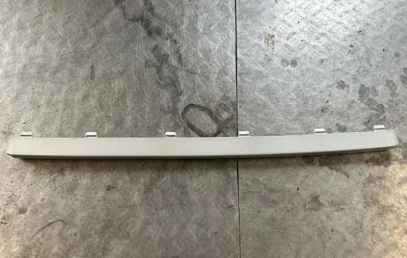Volvo XC90 Front bumper splitter molding 31383799