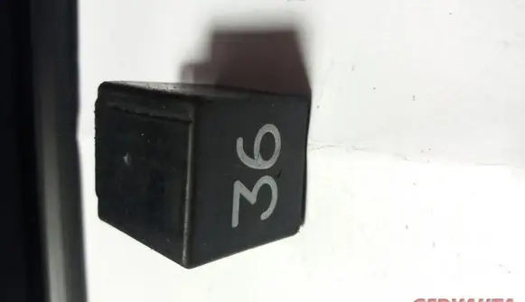 Volkswagen PASSAT B5 Other relay 3A0951307