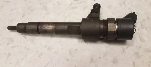 Opel Zafira B Fuel injector 0445110165 8H8RUF658