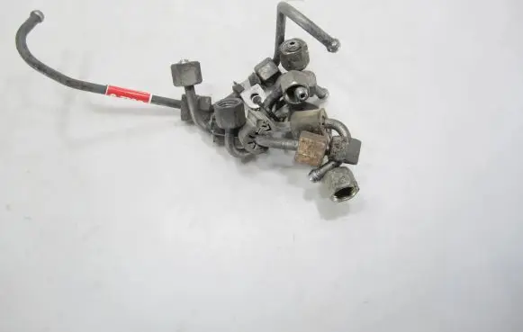 Volkswagen Caddy Fuel injector supply line/pipe 