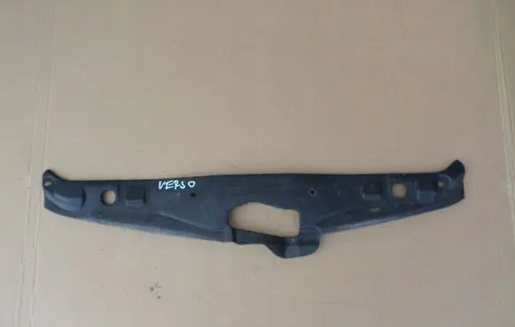 Engine bonnet/hood lock trim molding