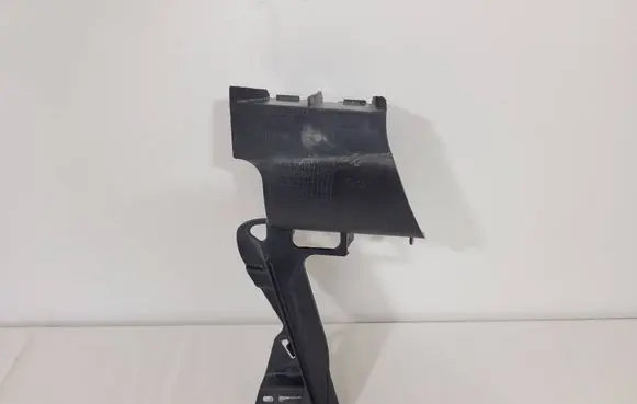 Mercedes-Benz C W204 Front bumper mounting bracket A2048850016