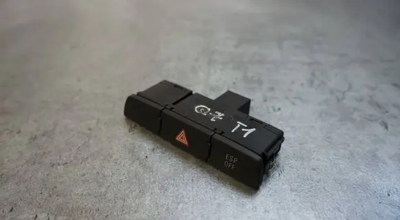 Audi Q7 4L Hazard light switch 4L2927137A