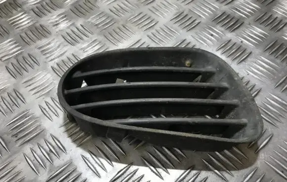 Mitsubishi Carisma Front bumper lower grill mr153415 mr153545
