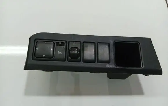 Wing mirror switch