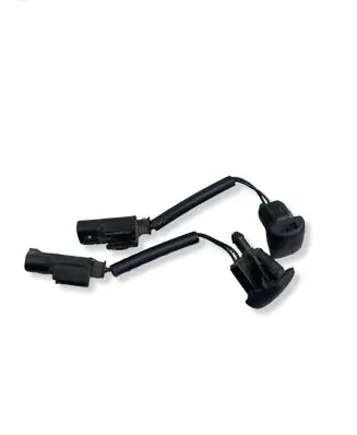 BMW 5 E60 E61 Windshield washer spray nozzle 7046060