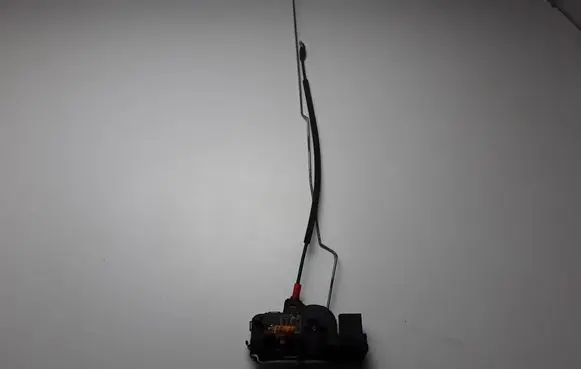 Opel Mokka Rear door lock 133732