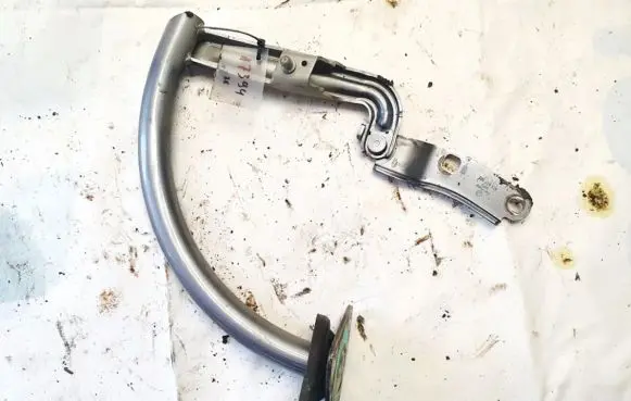 Volkswagen PASSAT B6 Tailgate/trunk/boot hinge 3c5827302