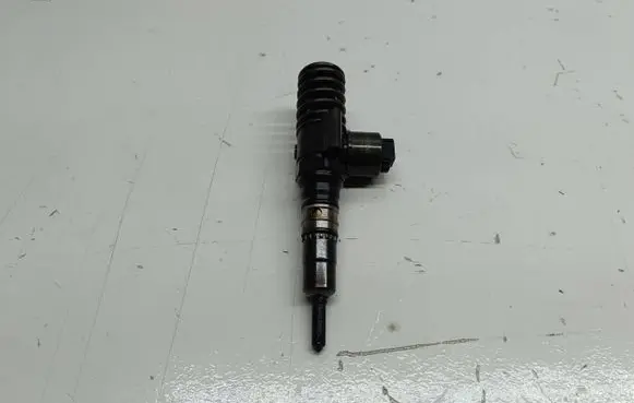 Audi A4 S4 B6 8E 8H Fuel injector 03g130073G