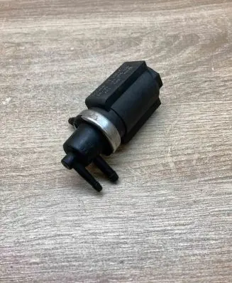 Audi A4 S4 B5 8D Turbo solenoid valve 8D0906627 72190332