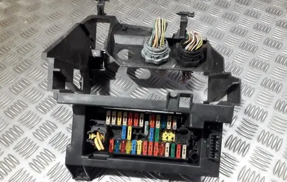 Citroen Berlingo Fuse box set 9635518280