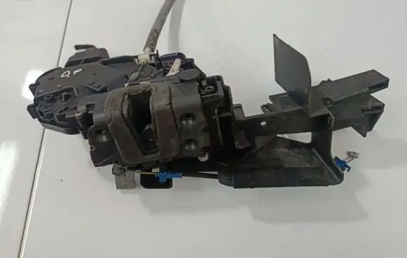 Ford Mondeo MK IV Front door lock 6M2AR21812MB