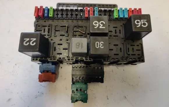 Volkswagen Multivan T4 Fuse box set 357937039