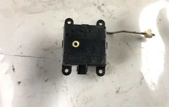 Nissan Patrol Y61 Air flap motor/actuator 2R75030840 000203