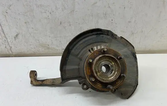 Toyota Hilux VIII Front wheel hub