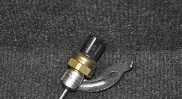 Fuel pressure sensor