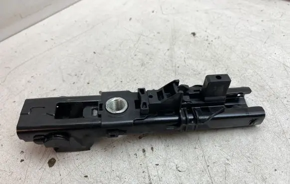 Skoda Octavia Mk3 (5E) Seat belt height adjuster 8V0857819A