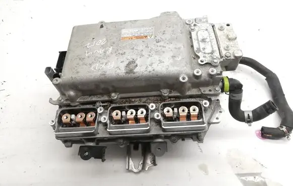 Toyota RAV 4 (XA40) Voltage converter inverter 1817320160
