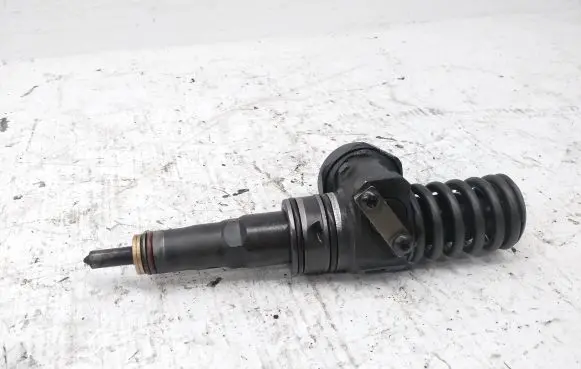 Volkswagen Caddy Fuel injector 038130073BR 0414720232