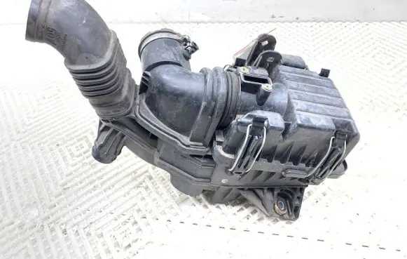 Honda HR-V Air filter box