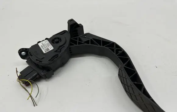 Audi A4 S4 B8 8K Accelerator throttle pedal 8K1723523A