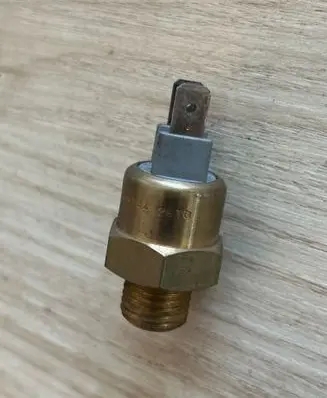 Saab 900 Coolant temperature sensor 885744