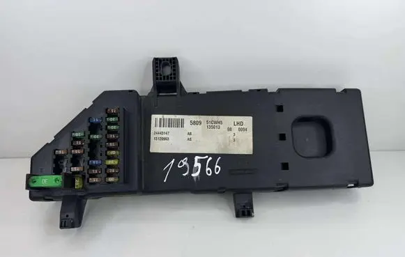 Opel Signum Fuse module 13120953 51CWH5 24443147