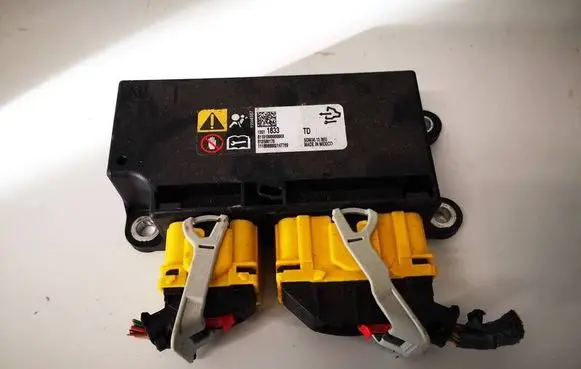 Opel Corsa E Airbag control unit/module 13511833 812586170