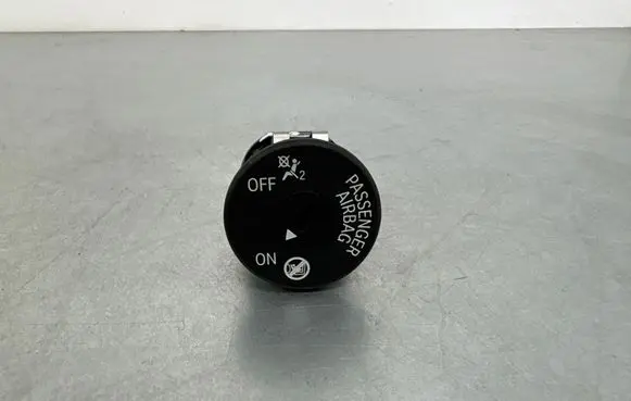 Passenger airbag on/off switch