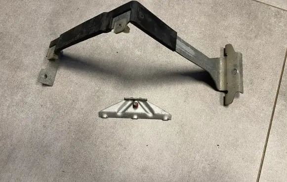 Battery bracket