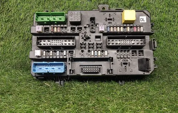 Opel Astra H Power management control unit 13180775 13180775DL