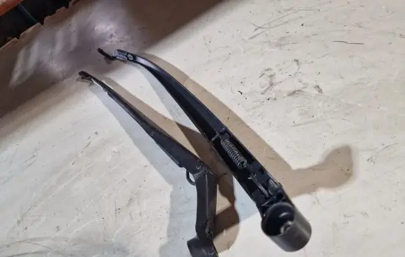 Toyota Verso Front wiper blade arm