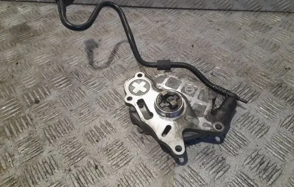 Volkswagen Golf VI Vacuum pump 03L145100